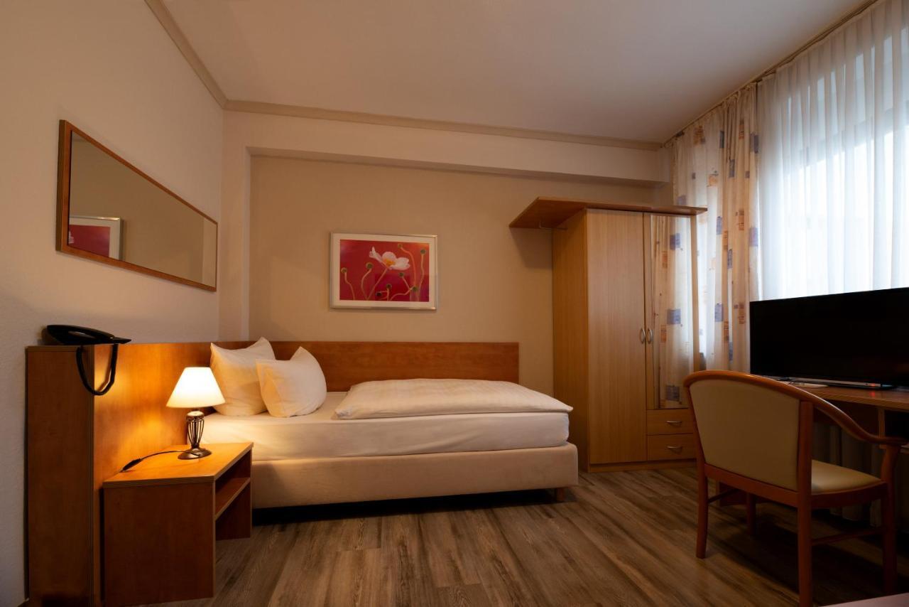Hotel Garni Regent Euskirchen Buitenkant foto
